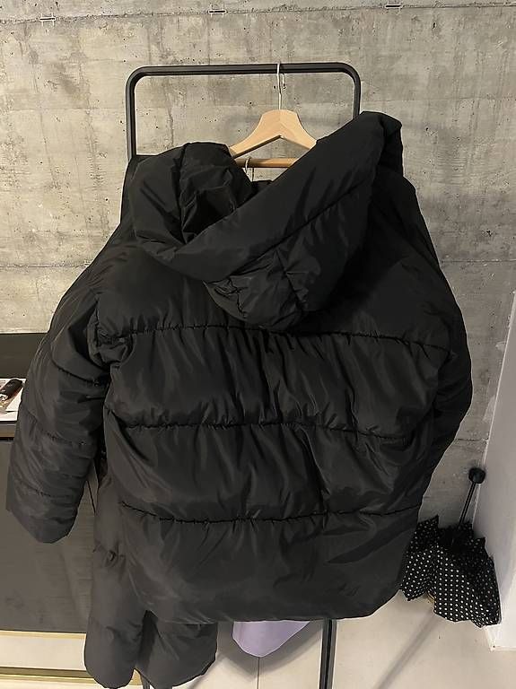 Stradivarius Giacche: lässige Winterjacke schwarz – Nuovo (secondo la descrizione) da Zürich venduto da momopingu 1