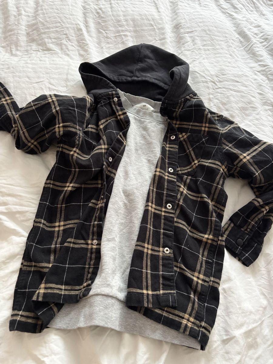 Lotti & Set di vestiti: Kaputzenhemd 152 + Pullover(sehr lässig) – Usato da St. Gallen venduto da heartbug 3