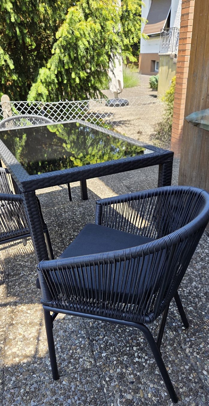 Set di tavolo e panche: Gartentisch Rattansimulation Glasplatte, mit 4 Stühlen – Usato da Thun venduto da Urs_wenger 3