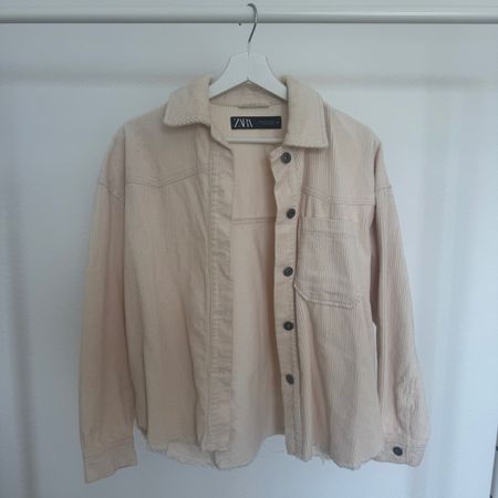 Zara Cord Jacke, Beige, Grösse XS - Perfekt für den Herbst!