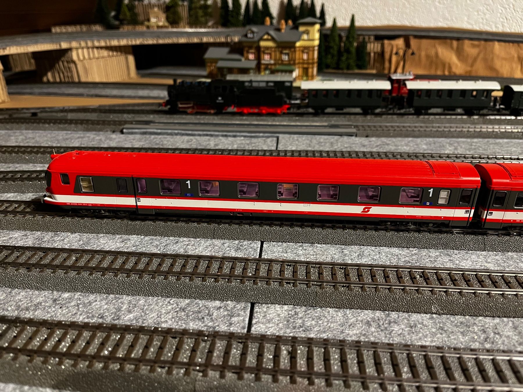 Roco Modelleisenbahnen: OeBB 4010 - Transalpin Rot von Roco 43898 – Gebraucht aus Mollis von zurichakos 4