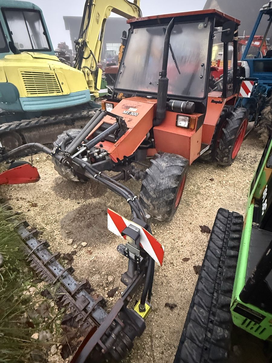 Traktor Rapid MT 300 mit Busatis Mäher und Bandheuer. (Gebraucht) in ...