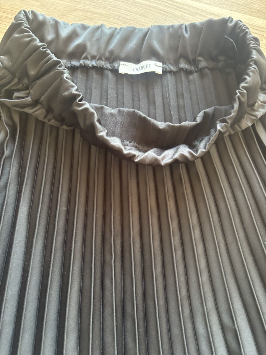 Gonne: S-M_Pleated Black Skirt_like new – Nuovo (secondo la descrizione) da St-George venduto da elena27 1