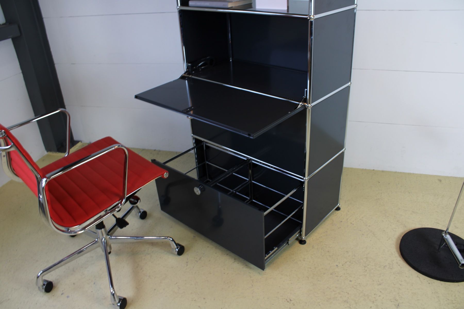 USM Kommoden: USM Highboard und Schreibtisch in Anthrazitgrau – Gebraucht aus Meinisberg von atelier_TILIJA 2