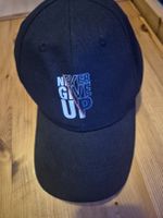 Modische Cap "Never Give Up" - Top Zustand für den Sommer!