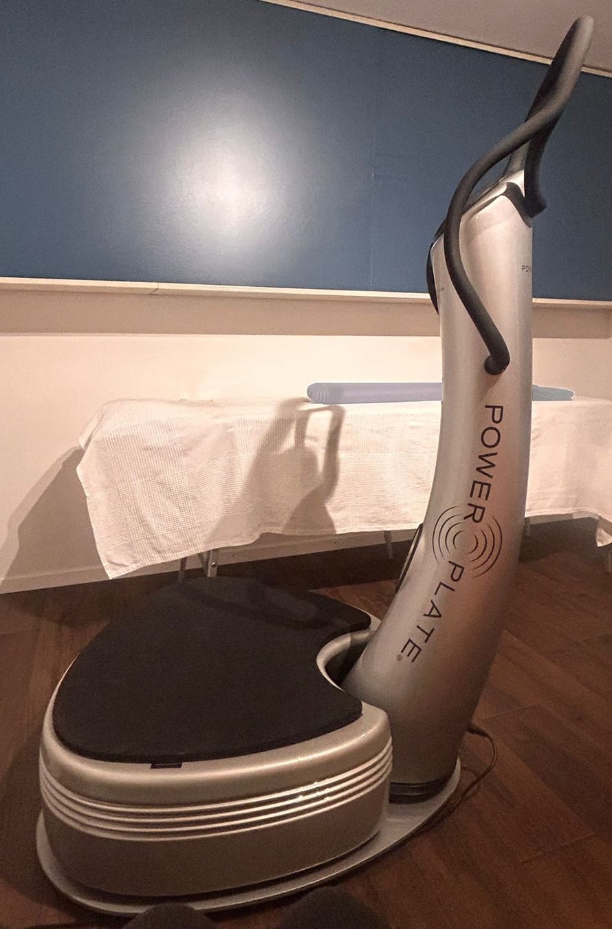 Power Plate Hometrainer: Power Plate Pro 5 AIRdaptive - die Original-Vibrationsplatte – Usato da Emmenbrücke venduto da happydr 1