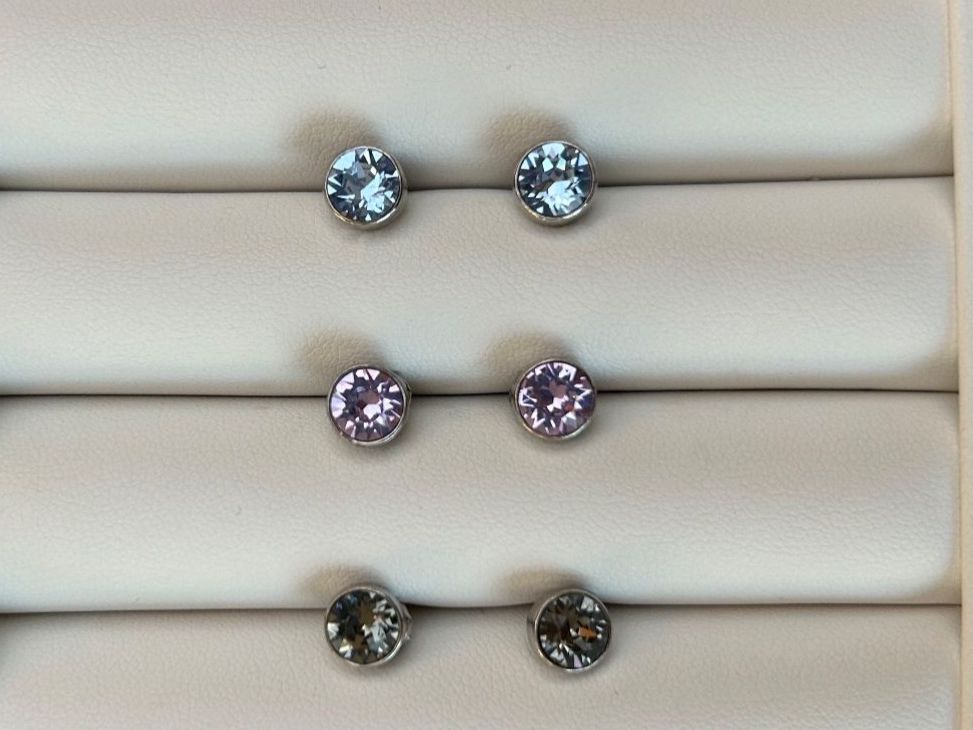 Altri gioielli: Ohrstecker hellblau lila rauch, Swarovski-Steinen Nr. 9 – Nuovo (secondo la descrizione) da Rothenburg venduto da stacostaco