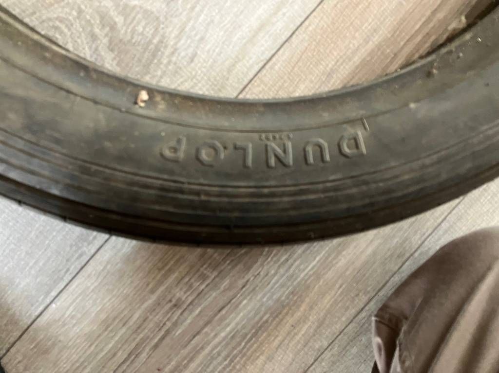 Pneumatici & Ruote complete: seltene Oldtimer Rillenpneus 19x3,5 – Usato da Seewen SO venduto da Eliane-Nora 4