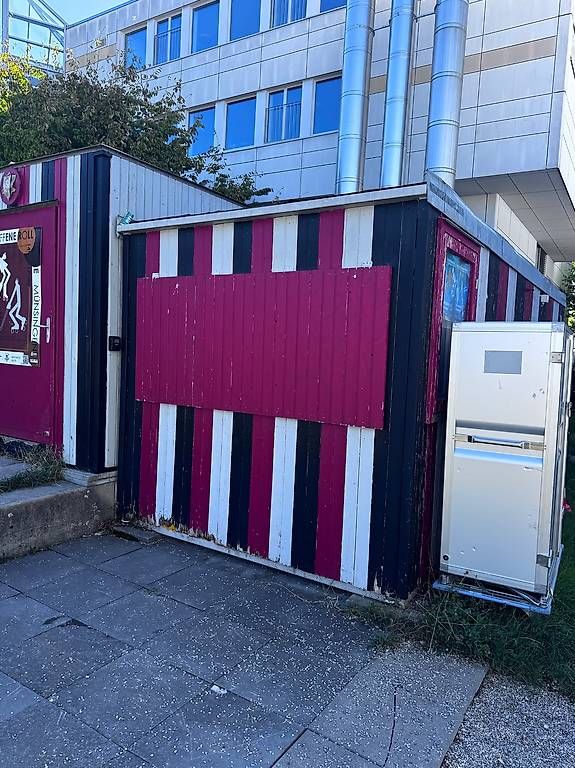 Contenitori edile: Buvette-Container mit Einbauküche – Usato da Münsingen venduto da Lulukaku 1