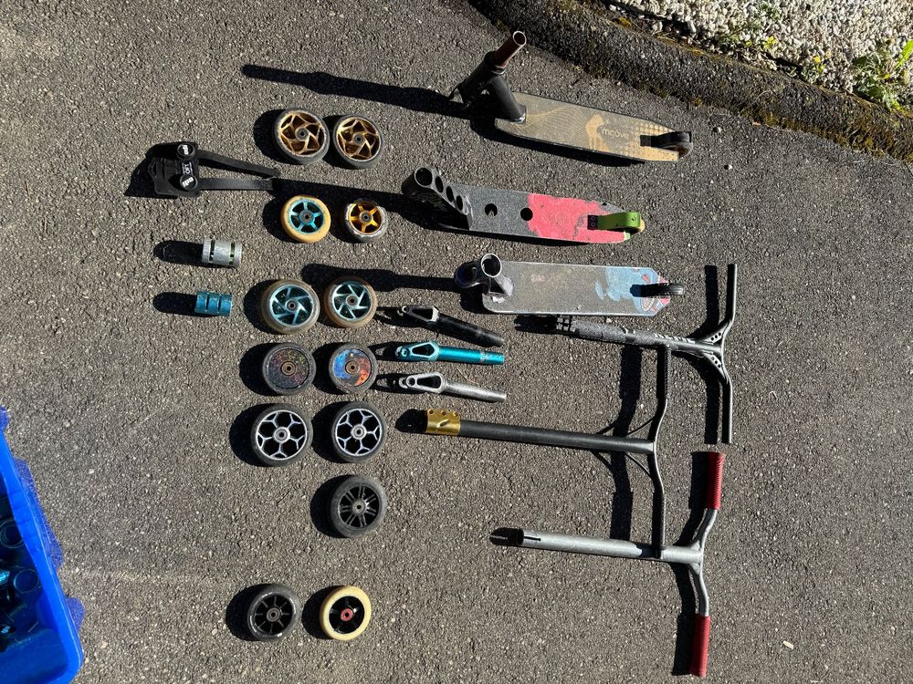 Trottinette à Doigts Pliable – Lot De 6 Skateboards Miniatures Métal, Avec Frein à Pression Et Roues Élastiques