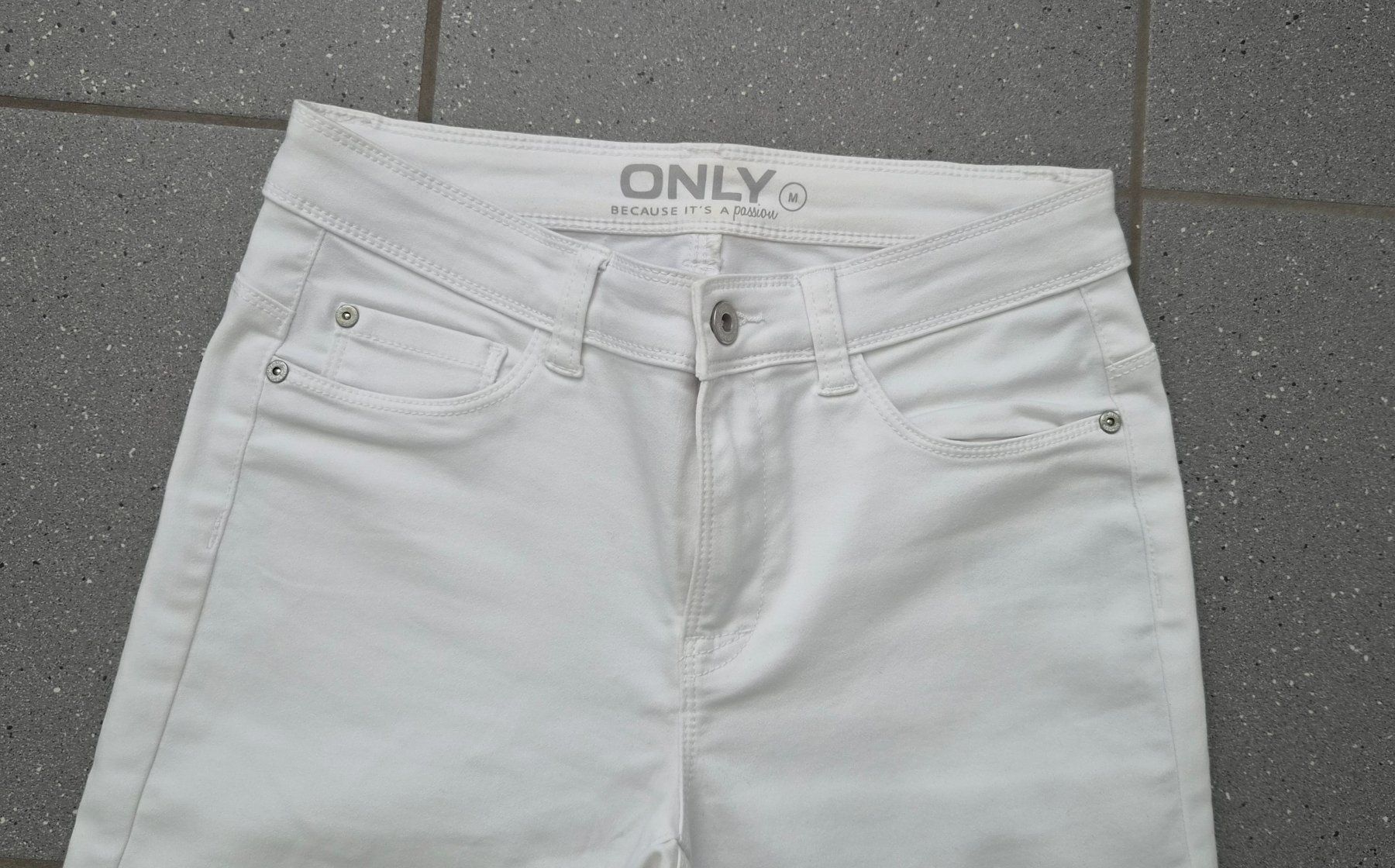 Only Jeans: Only Capri Hose weiss - Gr. M – Nuovo (secondo la descrizione) da Kollbrunn venduto da Bobibau 1
