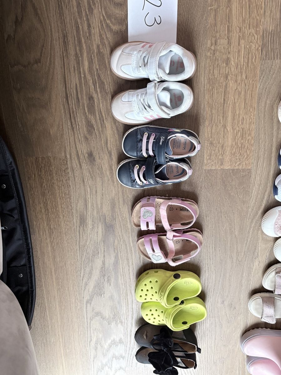 Scarpe per ragazze: Grosses Mädchen Schuhpaket, Grösse 23 – Usato da Mels venduto da jaskoma 1
