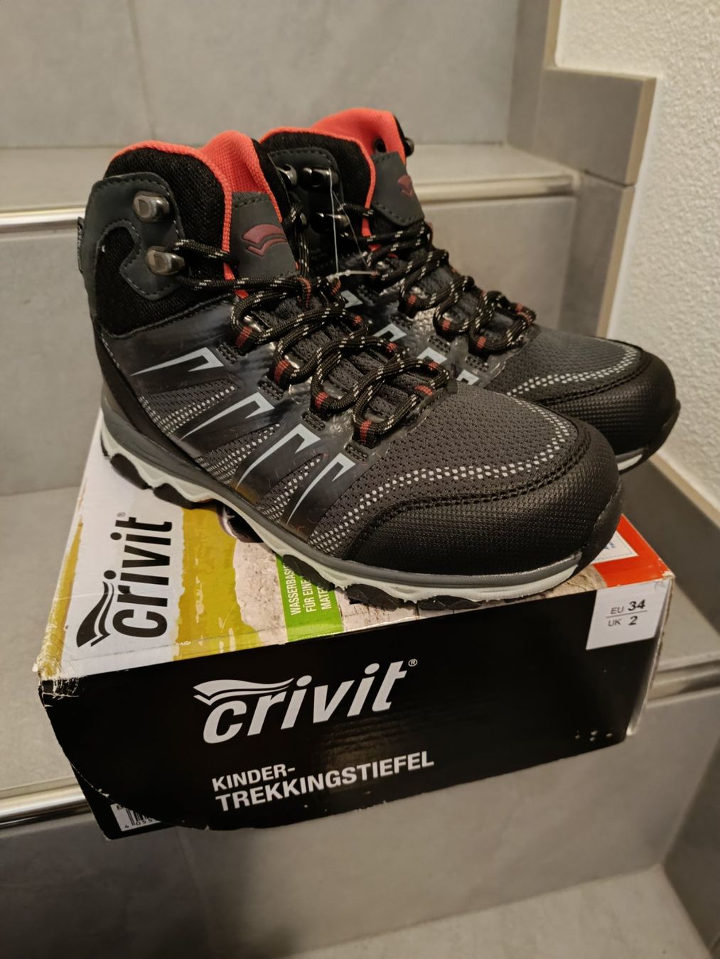 Scarpe per ragazze: Neue Trekkingstiefel 34 – Nuovo e nell'imballaggio originale da Wohlen AG venduto da Fabe3