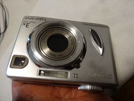 SONY DSC-W1 DIGITAL KAMERA.128MB KARTE.5.1MP.2 BATRY- LÄÜFT