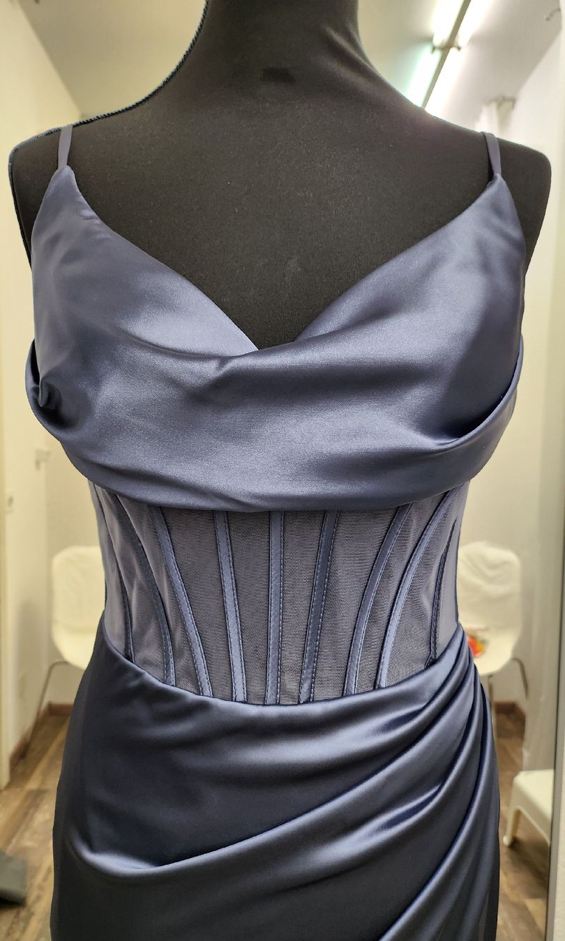 Vestiti: Graublau kleid – Nuovo (secondo la descrizione) da Uster venduto da VMT. 1