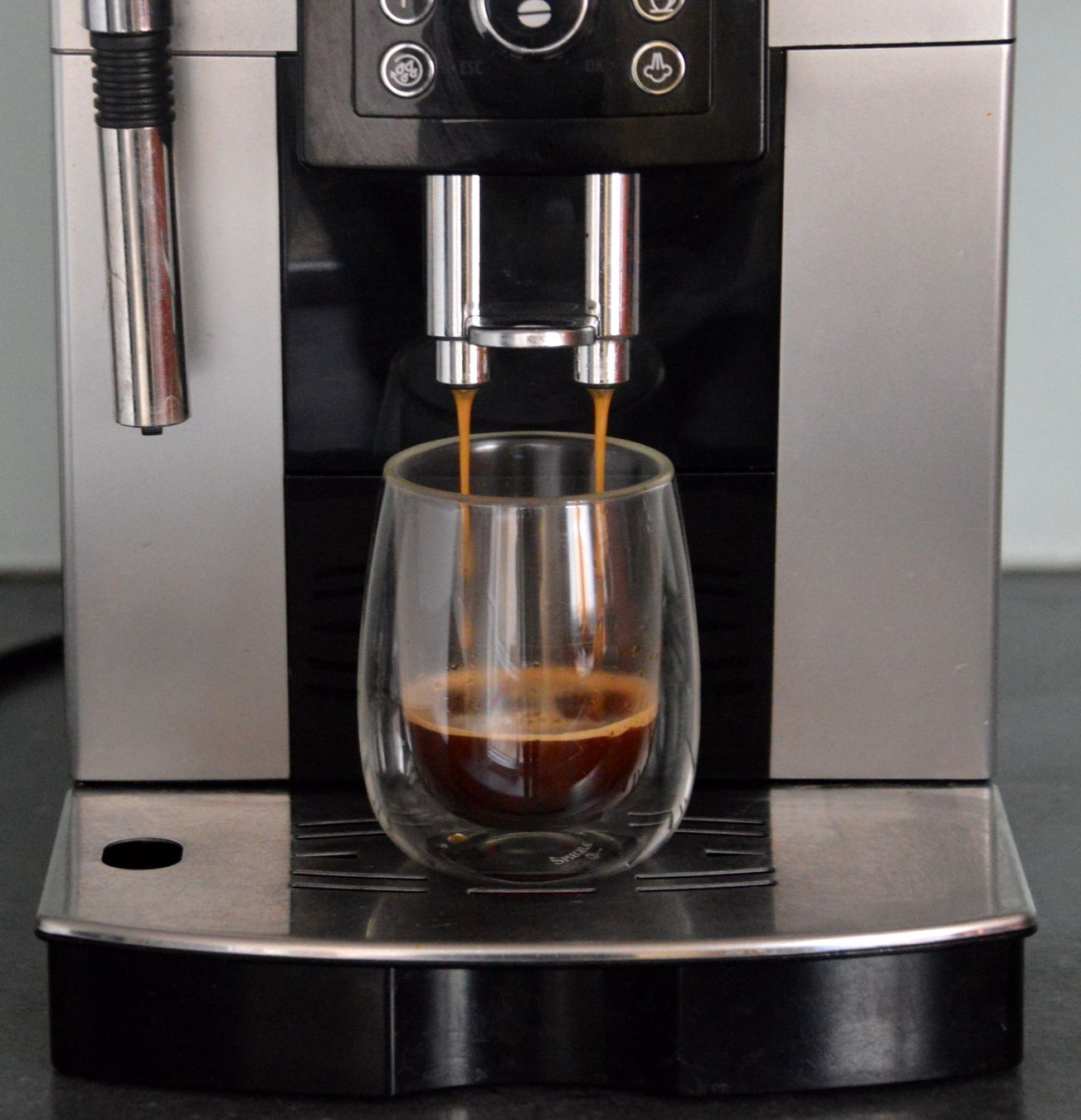 De'Longhi Macchine per caffè & Macchine per espresso: Kaffeemaschine DeLonghi ECAM 24.210.SB machine à café – Usato da Collonges venduto da arashee 3