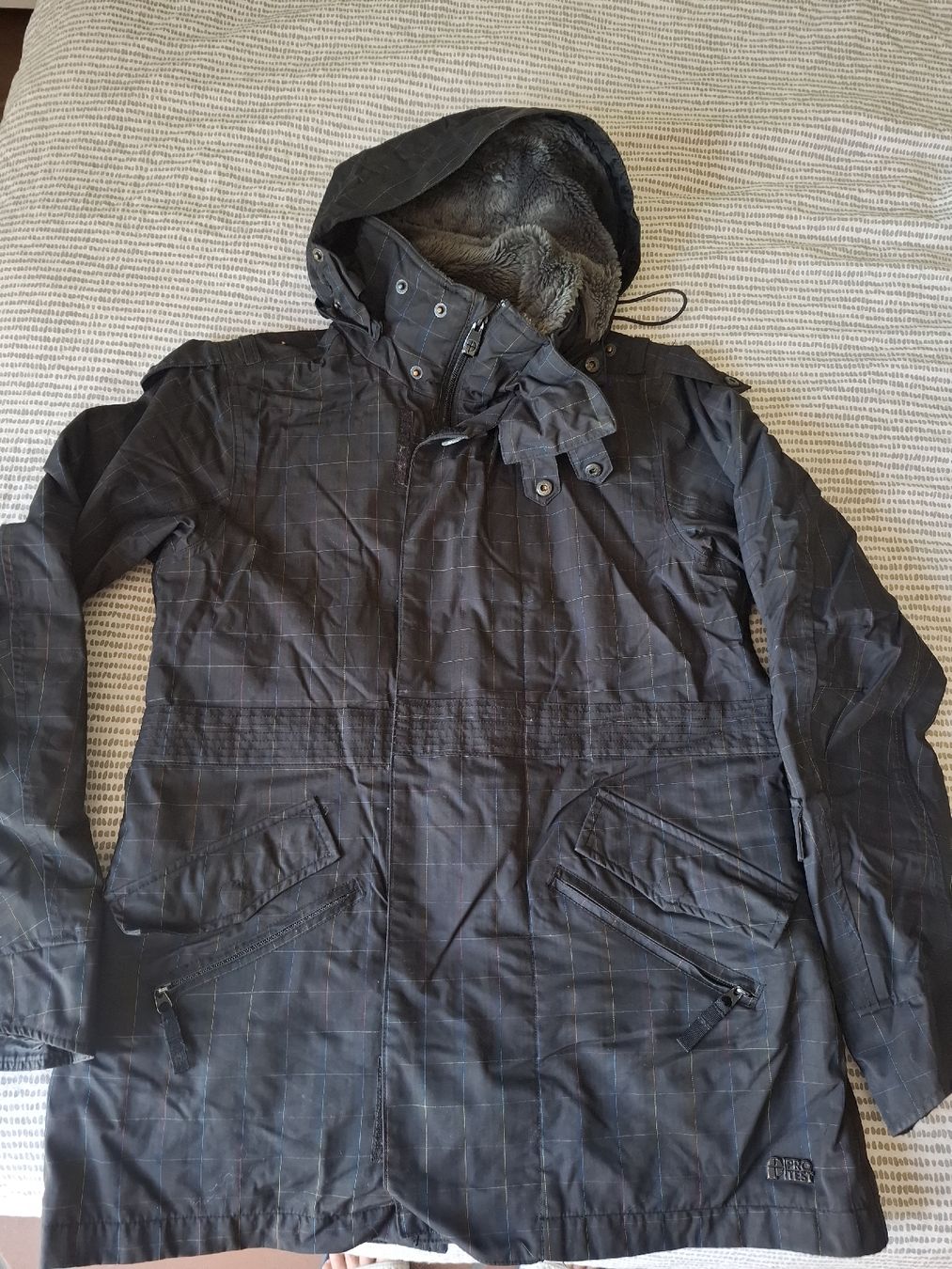 Protest Vestes: Protest Winterjacke  – D'occasion à Wäldi par Fergiu