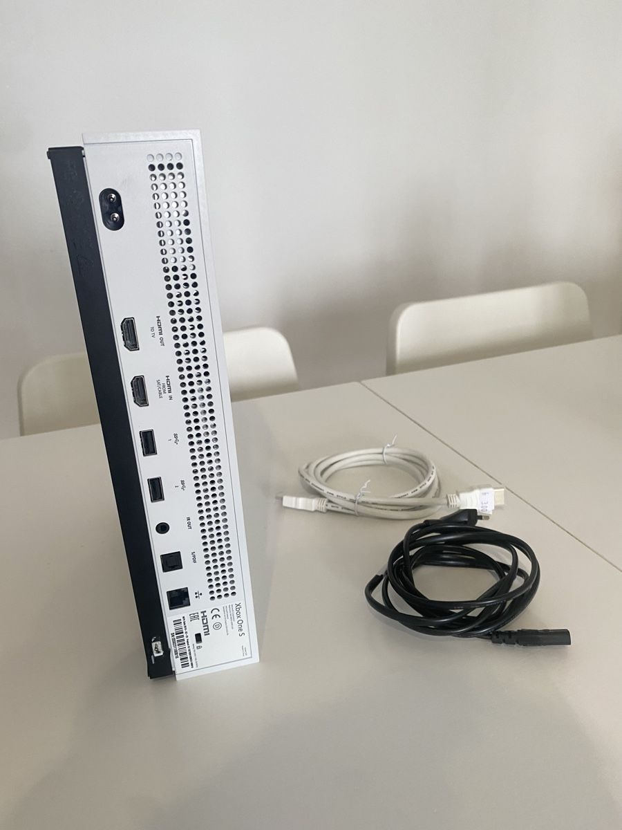 Microsoft Console: Xbox One S (Startet nicht) – Difettoso da Luzern venduto da yannick.w123 2