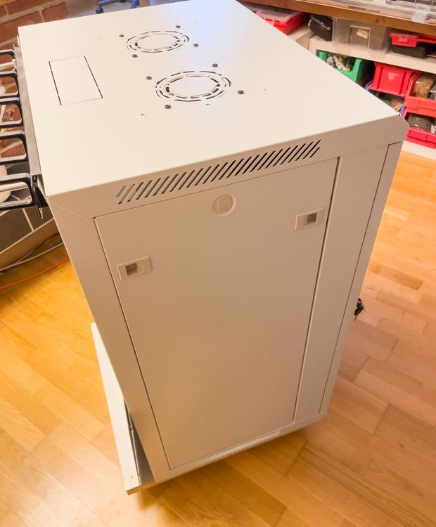 Digitus rack (höhe 85cm)+DELL PowerEdge 2160AS+LogiLink FAU0 (Gebraucht ...