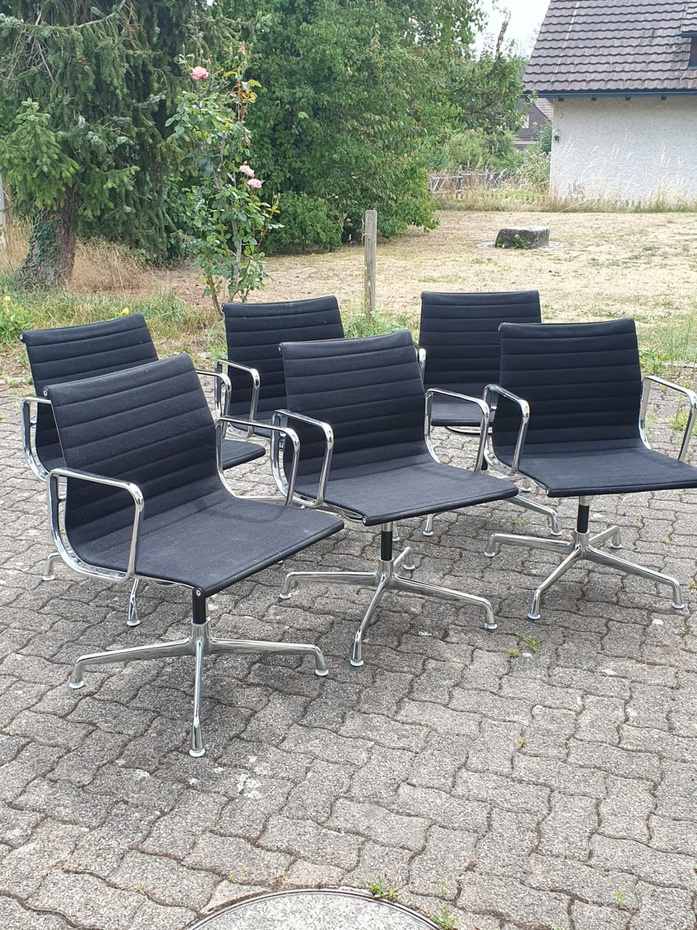 Eames Stühle: Eames 6 Bürostühle schwarz – Gebraucht aus Matzingen von Lilo1407