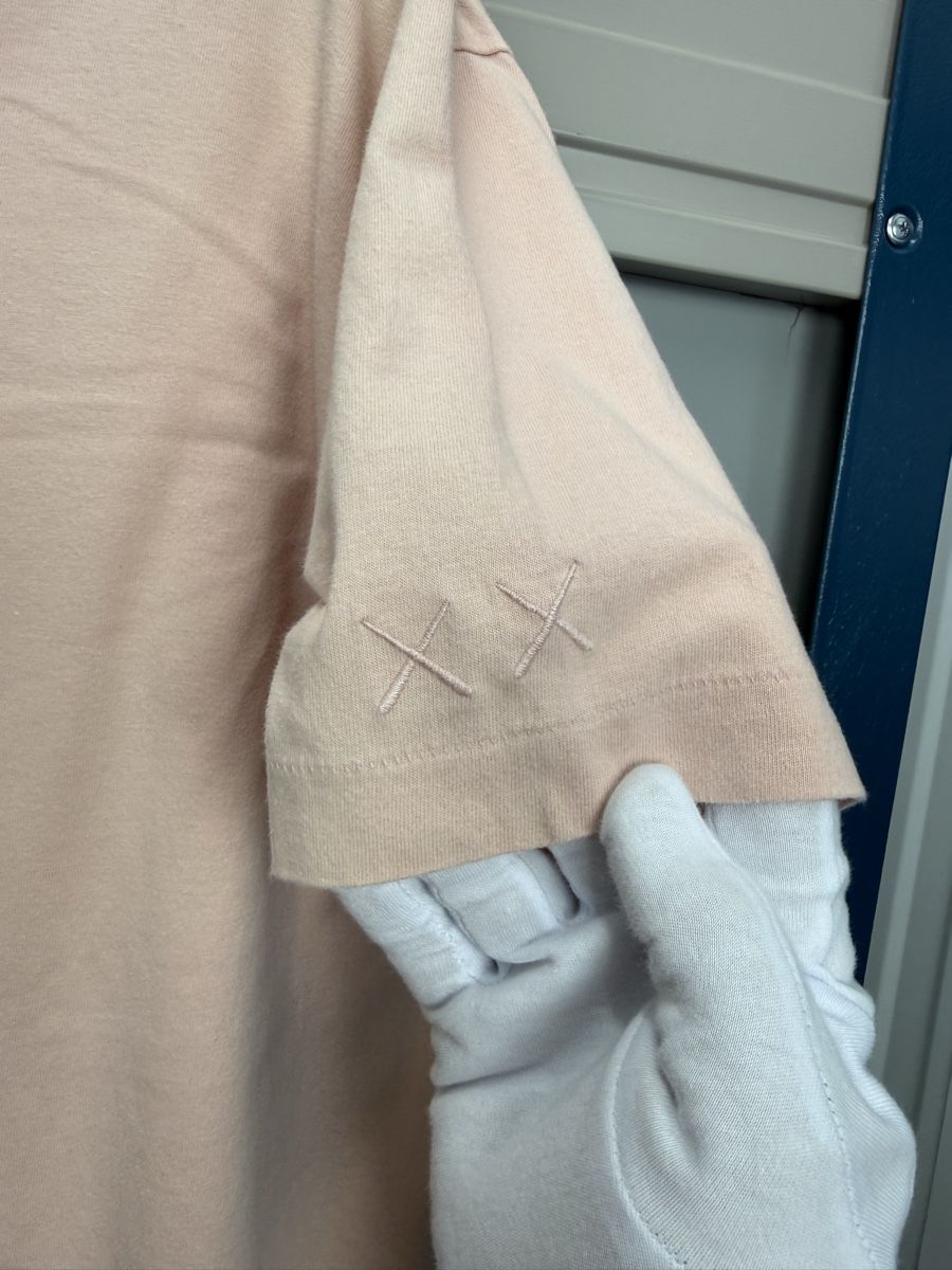 Uniqlo T-shirt: Uniqlo x Kaws tee – Usato da Lausanne venduto da Unehistoiredesapes 2