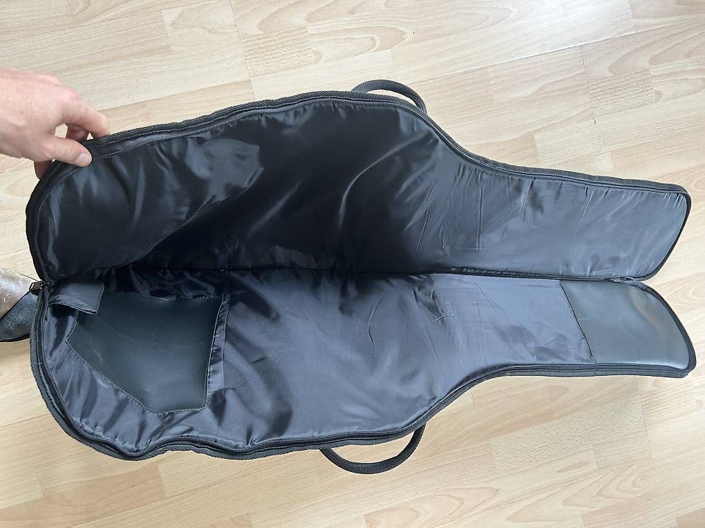 Strumenti musicali: Gigbag für Gitarre – Usato da Zürich venduto da Sherpa 2