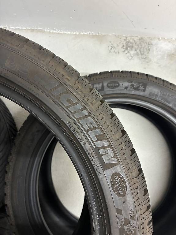 Sonstiges Schreiben & Zeichnen: Winterreifen Michelin 245 40 18 – Gebraucht aus Neuenhof von Gt5.Performance_ 3