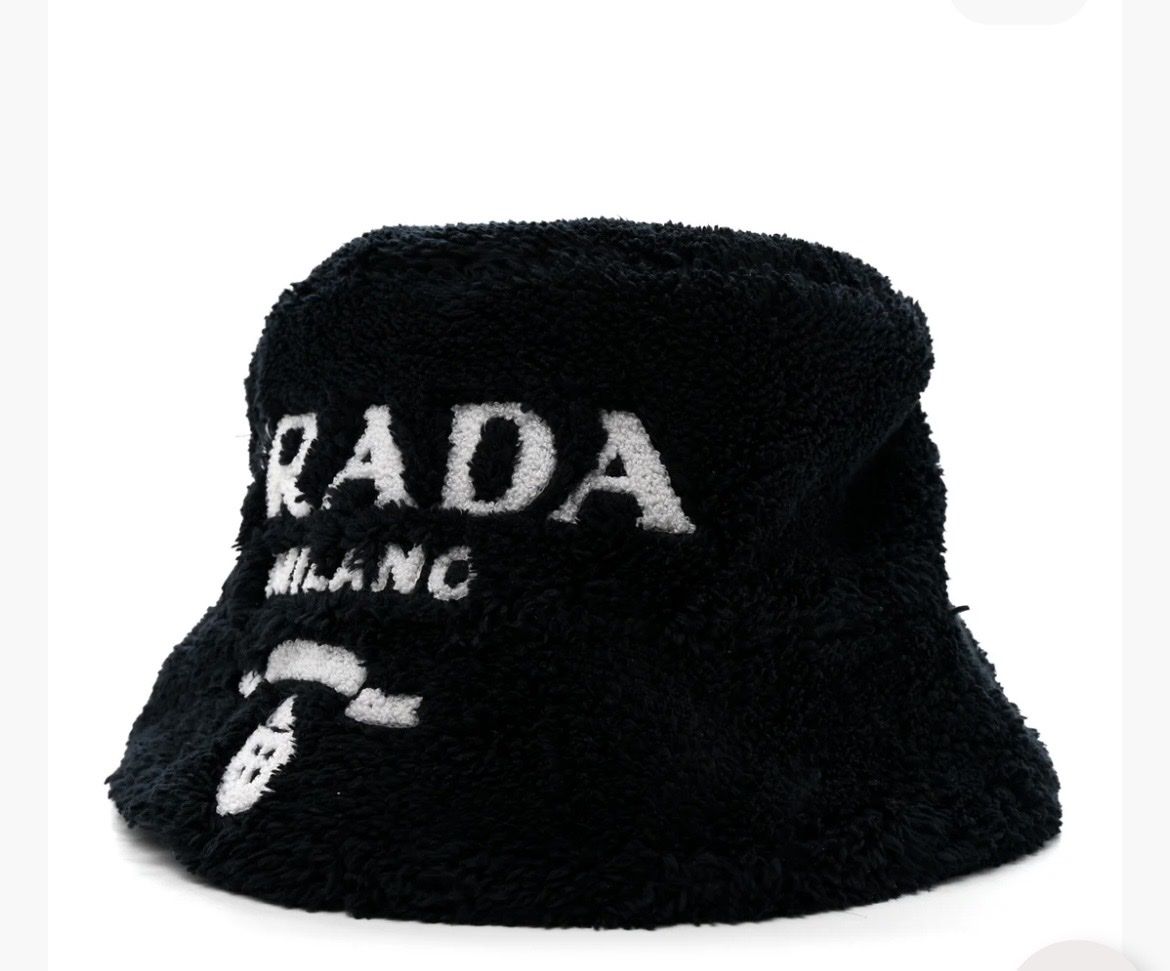 Prada Copricapi, berretti & cappellini: Prada hat – Usato da Stäfa venduto da Nicole093