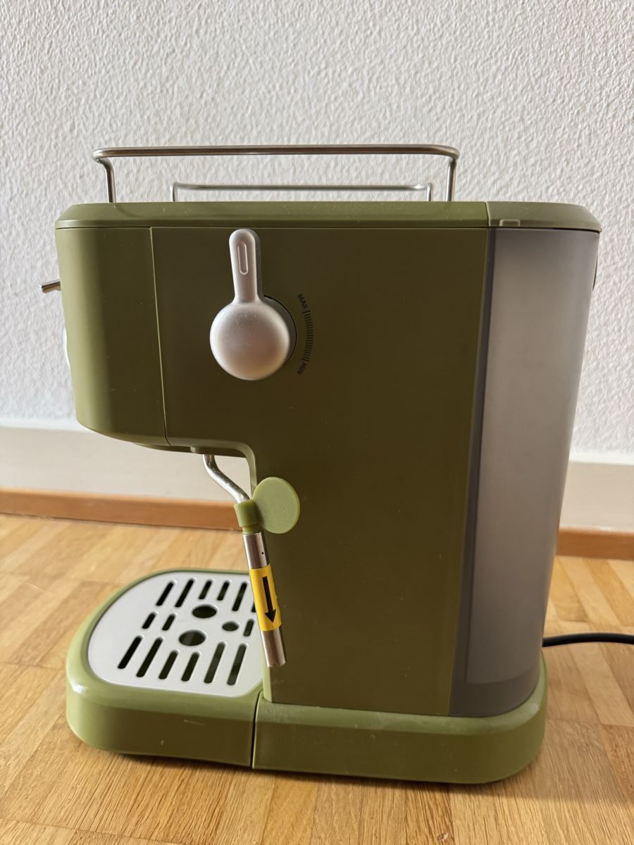 Macchine per caffè & Macchine per espresso: Cecotec Espressomaschine - Retro Style Grün – Usato da Zürich venduto da any_cyh9 3