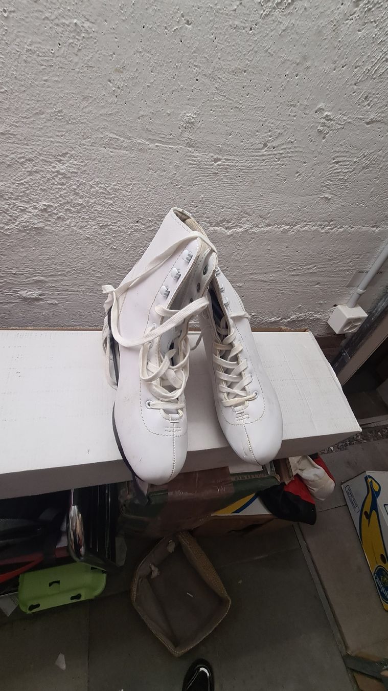 Pattini da ghiaccio: Schlittschuhe Damen gr.39 – Usato da Wetzikon ZH venduto da Bmwcabriolet 3