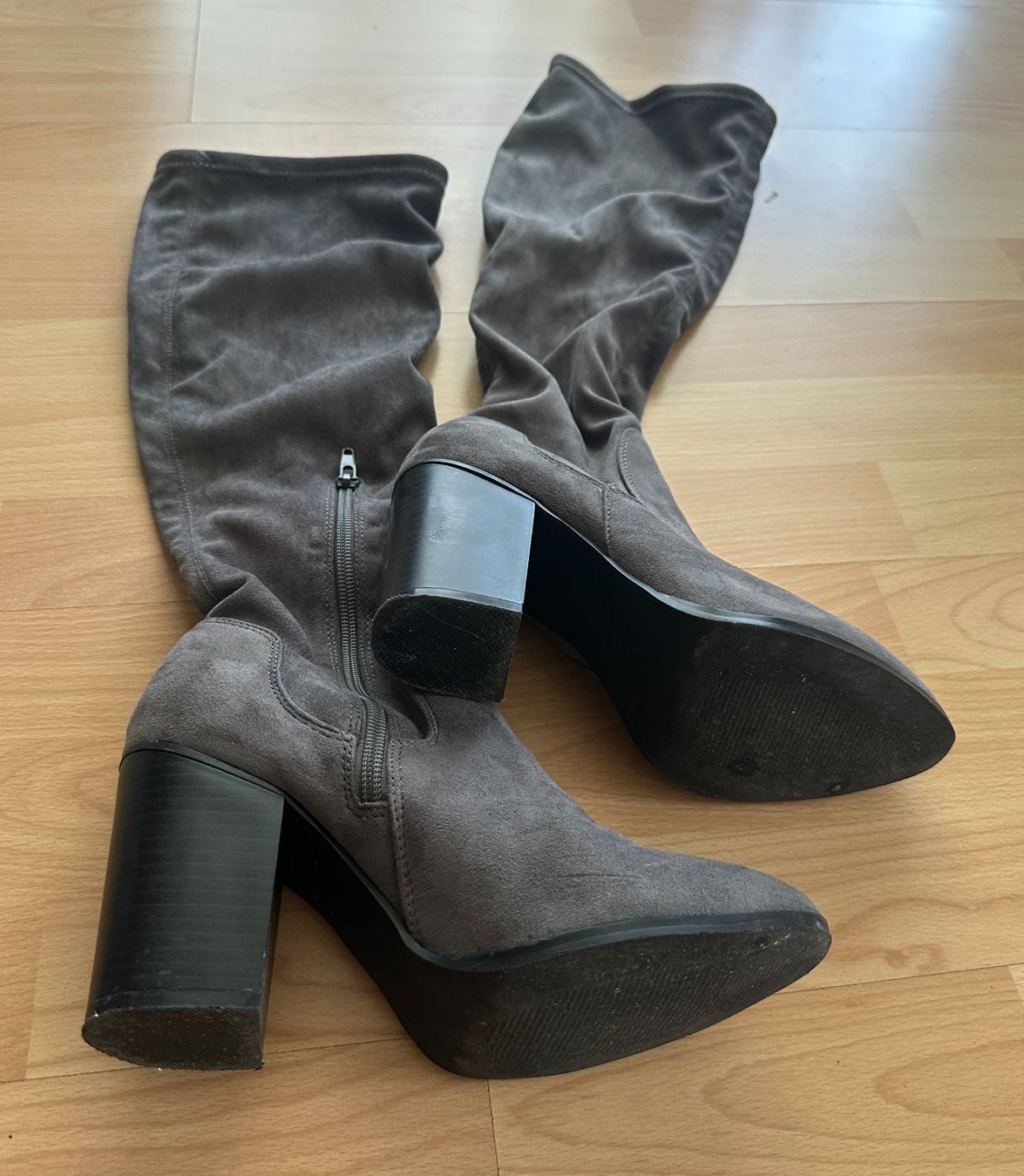 Damenschuhe: Stiefel Blockabsatz, Grau – Gebraucht aus Niederglatt ZH von Polobunny