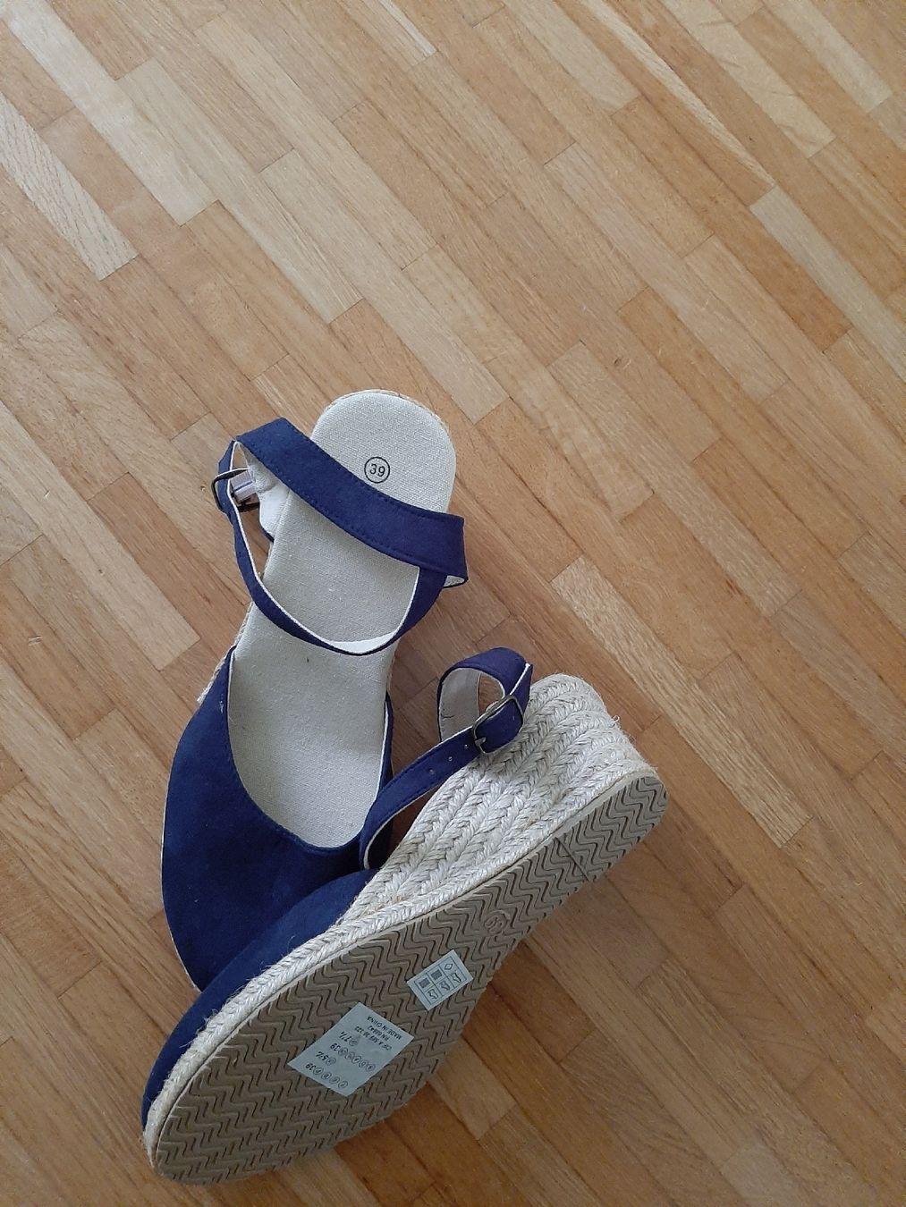 Scarpe da donna: Sandales compensés 39 – Nuovo (secondo la descrizione) da Petit-Lancy venduto da pecaesculca 1