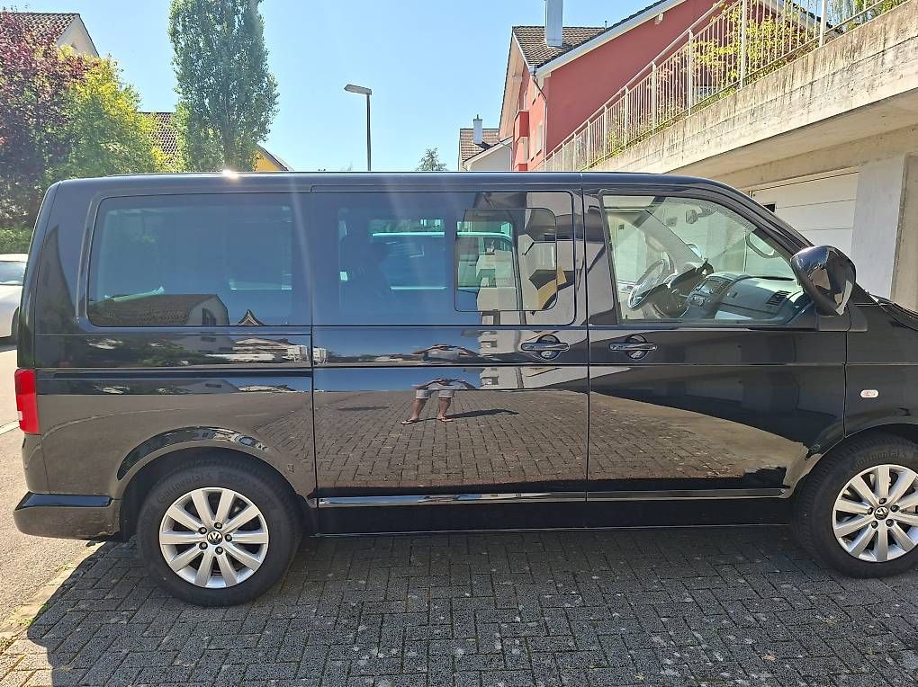 Veicoli da campeggio: Top gepflegter VW T5 - 4Motion – Usato da Niederuzwil venduto da ducendi 4