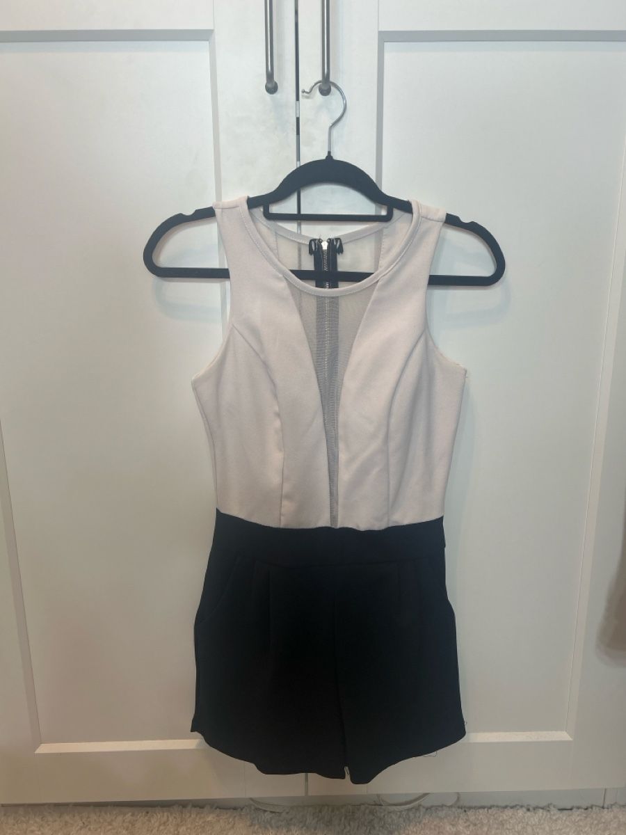 Tute: Chic black and white romper – Nuovo (secondo la descrizione) da Winterthur venduto da sel_g95h