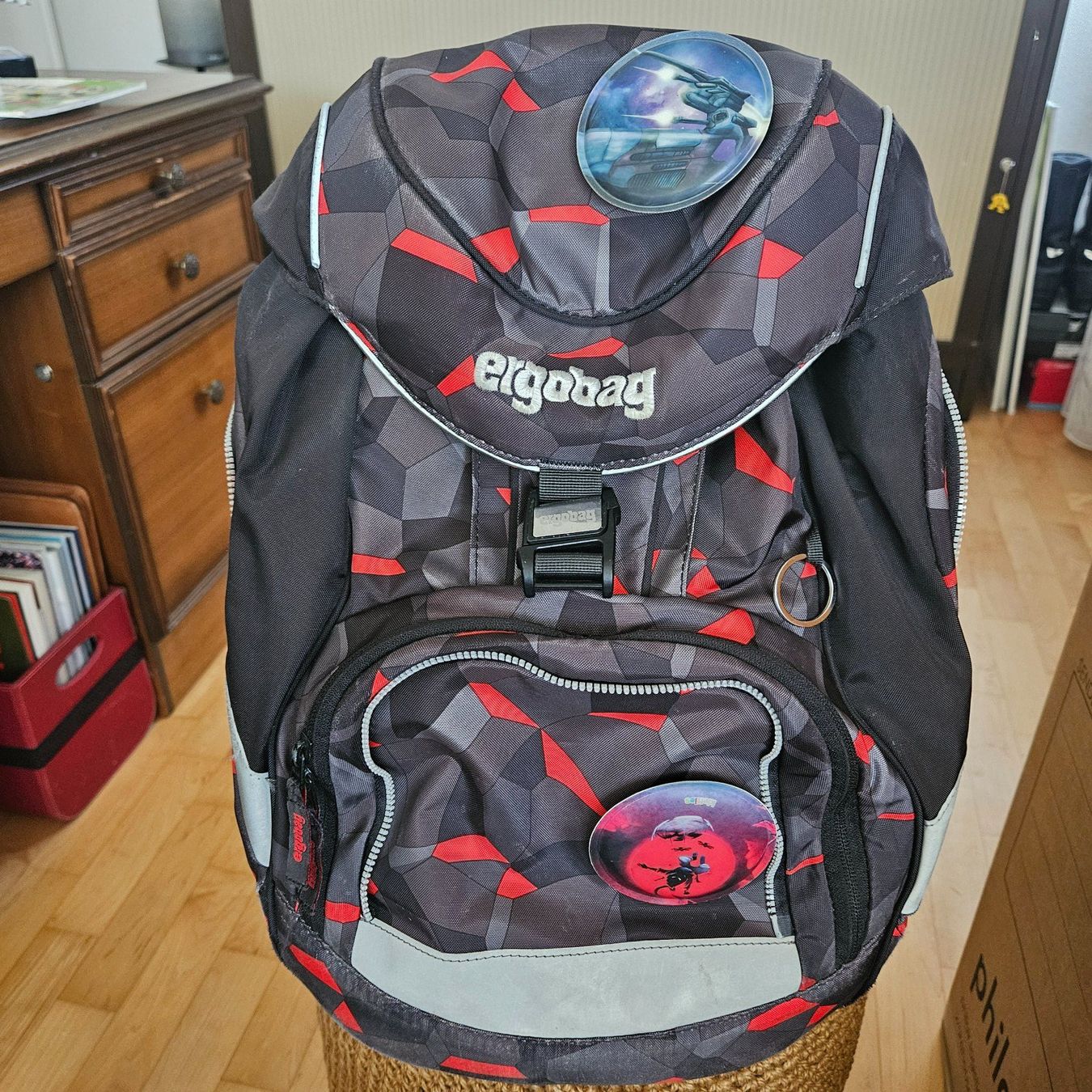 Ergobag Borse & Zaini: Ergobag Schulrucksack mit zusätzlichen Space Kletties – Usato da Hergiswil NW venduto da Roli68