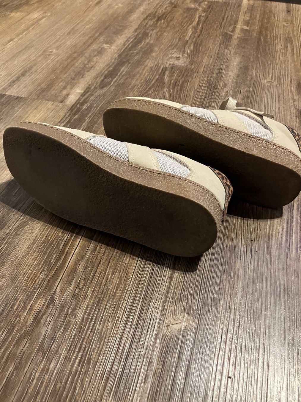 Scarpe per ragazze: Sneakers beige Gr.36 Retro Leo Muster – Usato da Ernetschwil venduto da Airboom 2