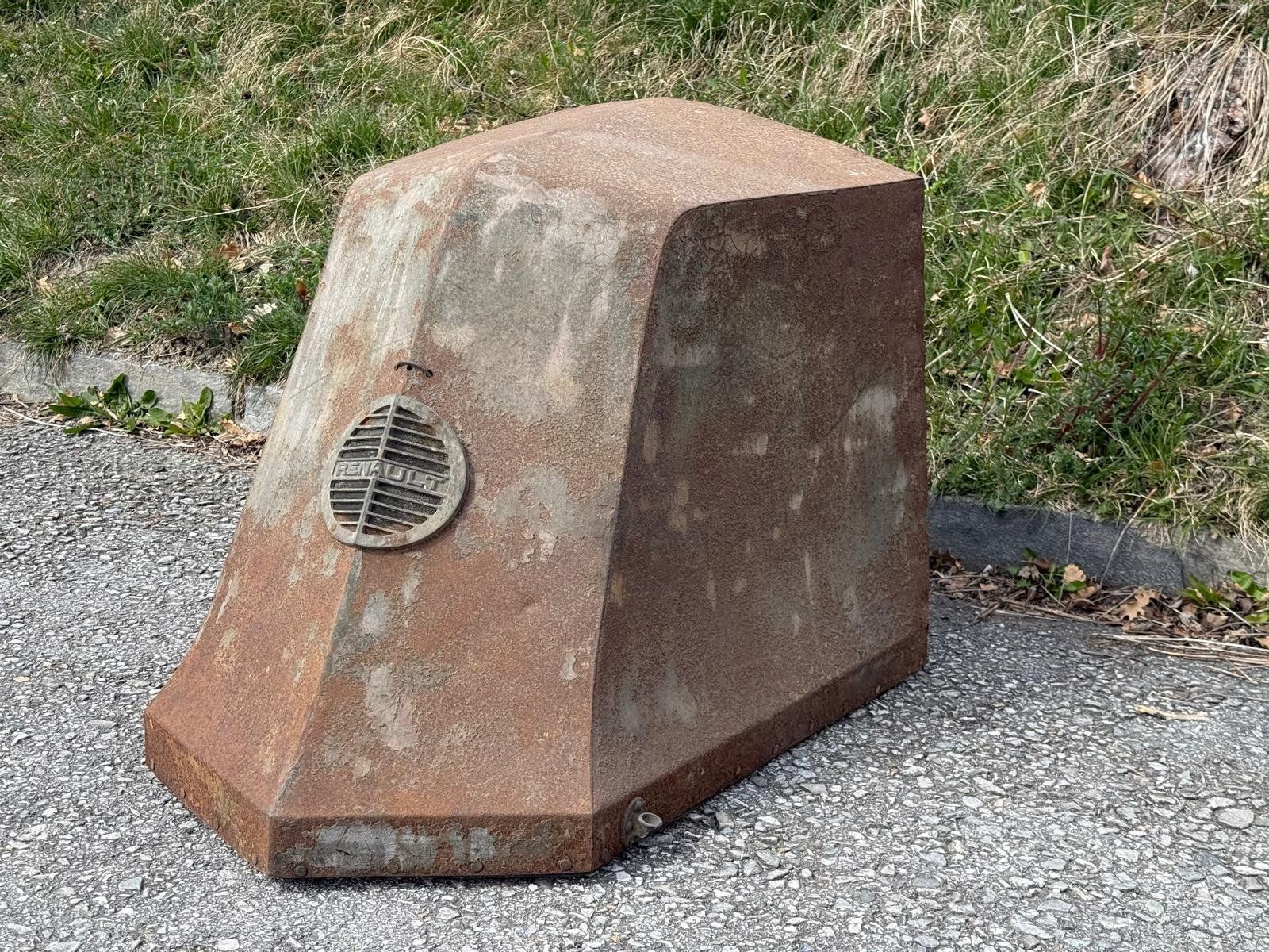 Renault Alle Autoersatzteile: Ancien capot de Renault NN 1923-24 – Gebraucht aus Sierre von OCNL