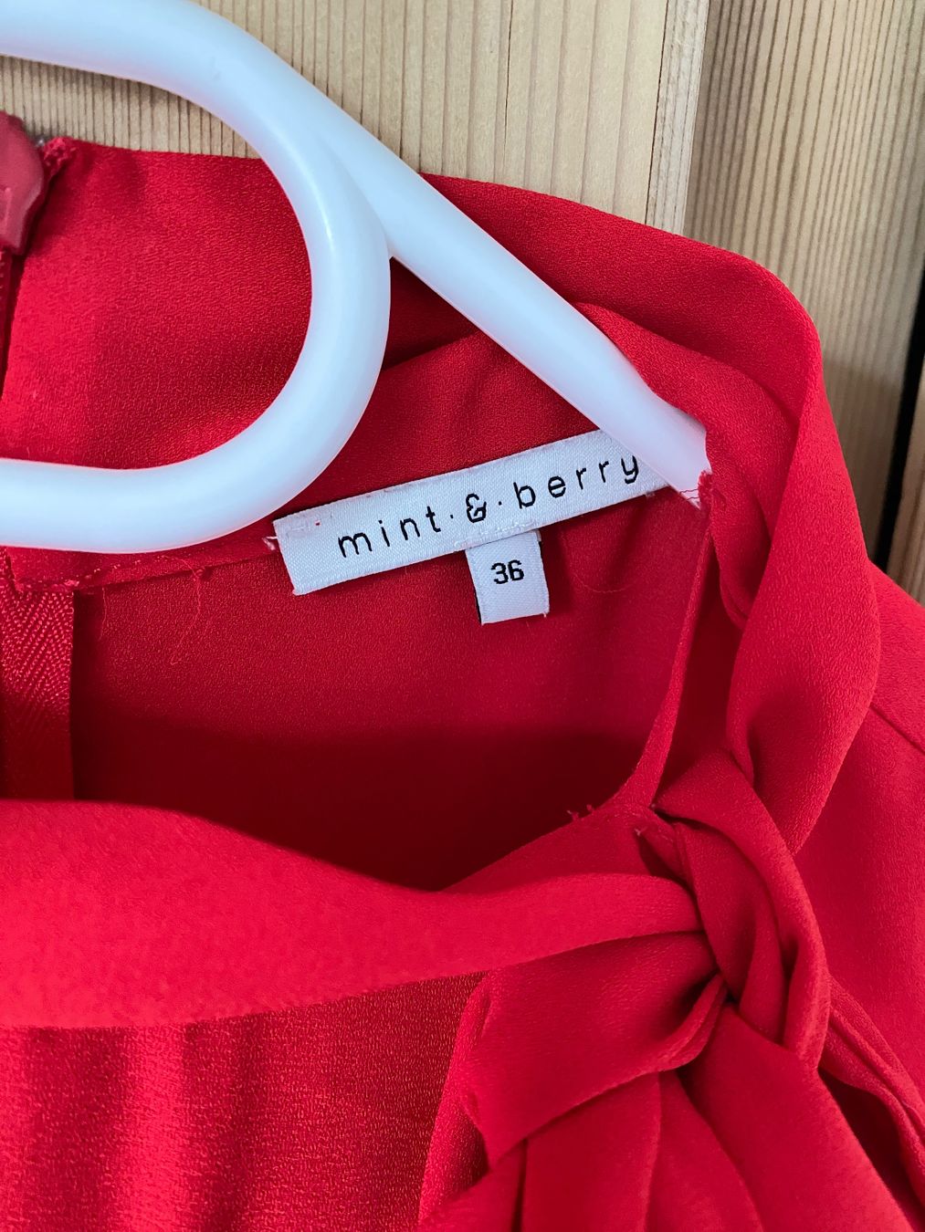 Mint & Berry Camicette: Bluse rot mit Schleife Grösse 36 – Usato da Balgach venduto da liv_s9xj 1