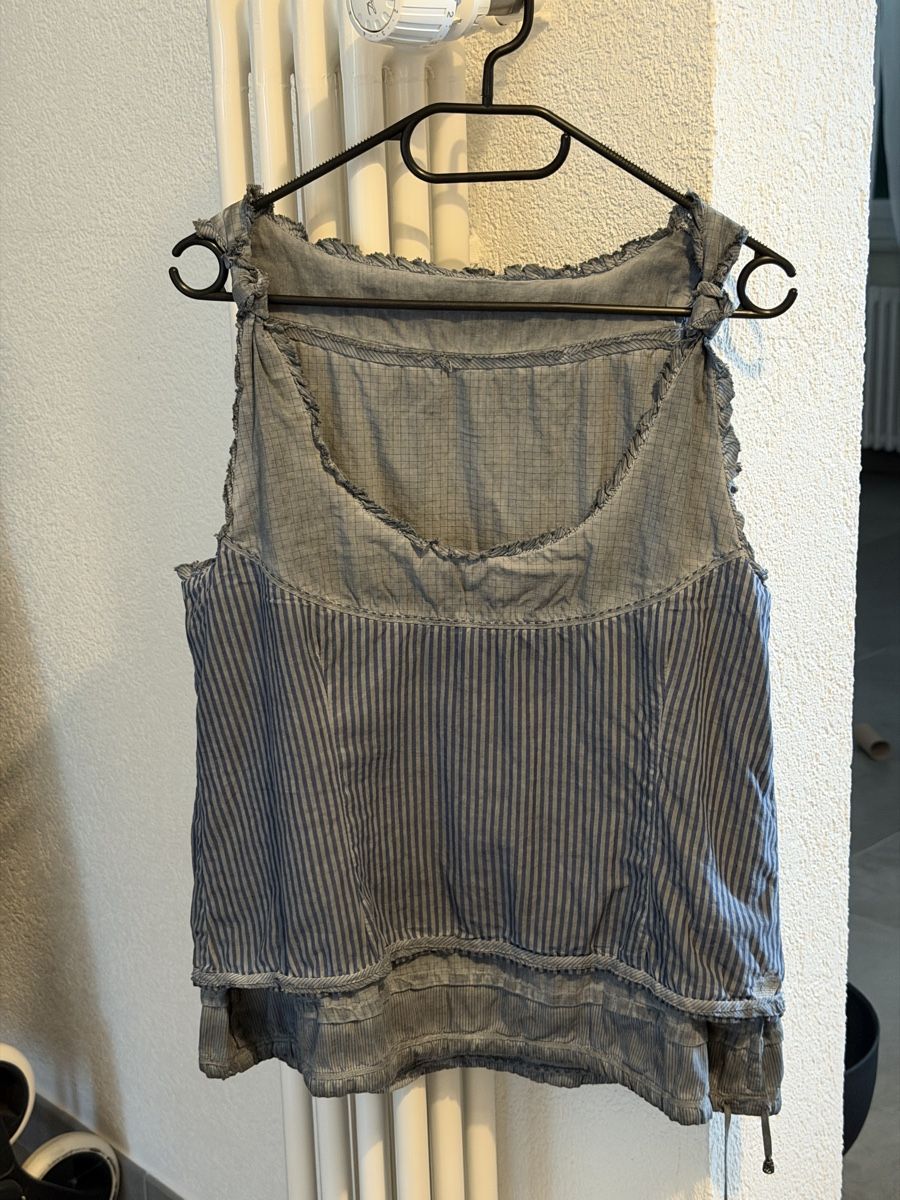 Nile Tops: Nile top gr. M/ gris-bleu 100%coton – D'occasion à Neuchâtel par nini068