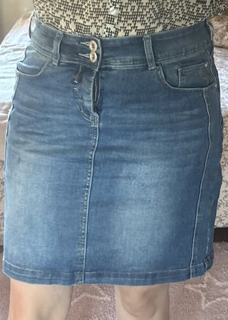 Jupe en jean Chicorée, taille 40, en parfait état ✨