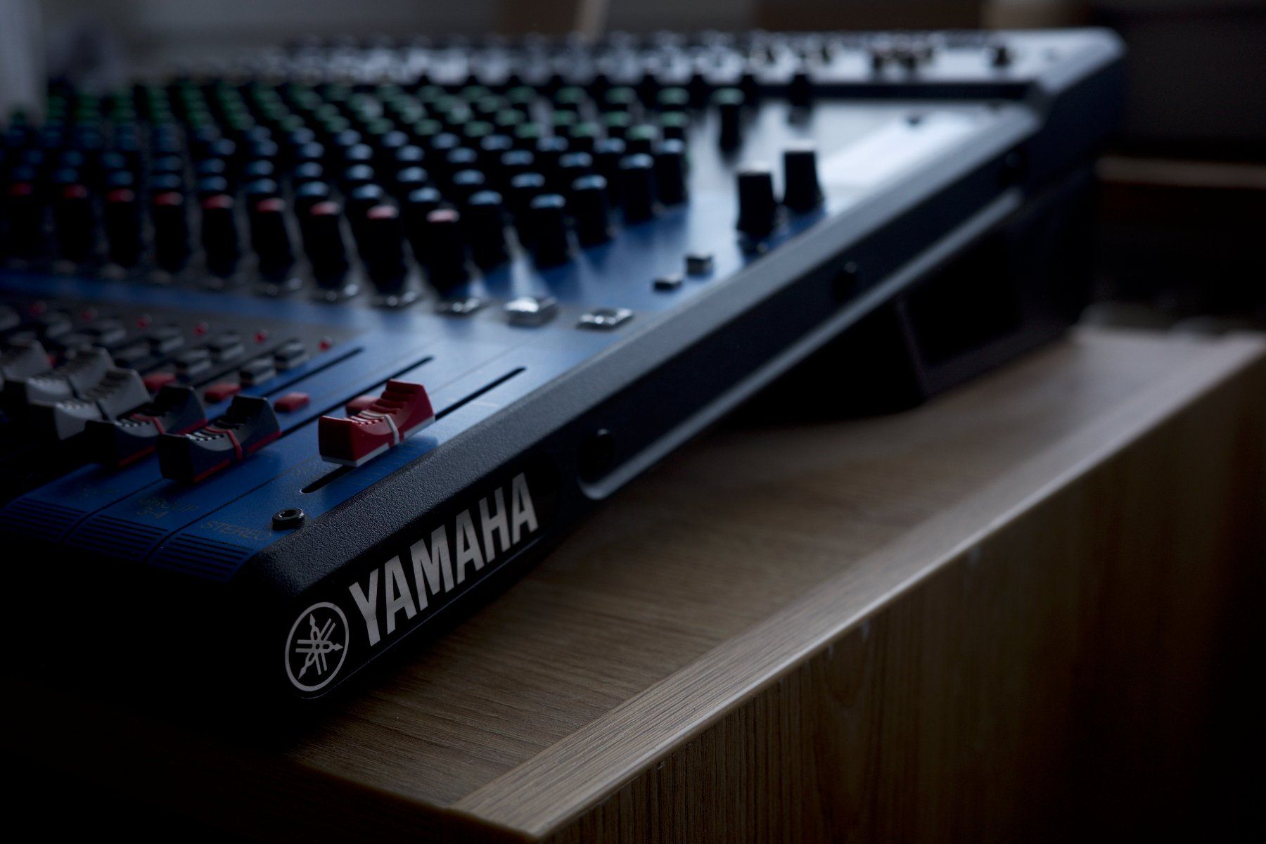 Yamaha Console di mixaggio: Studiomixer Yamaha MG20 20-Channel – Usato da Zürich venduto da mma_s8k6 8