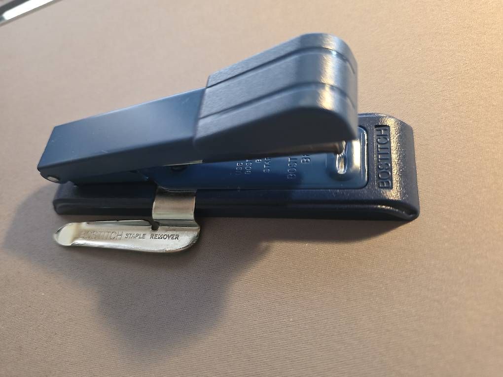 Macchine rilegatrici: Bostitch Heftgerät Heftapparat Tacker mit Klammerentferner – Usato da Illnau venduto da Spartan226 2