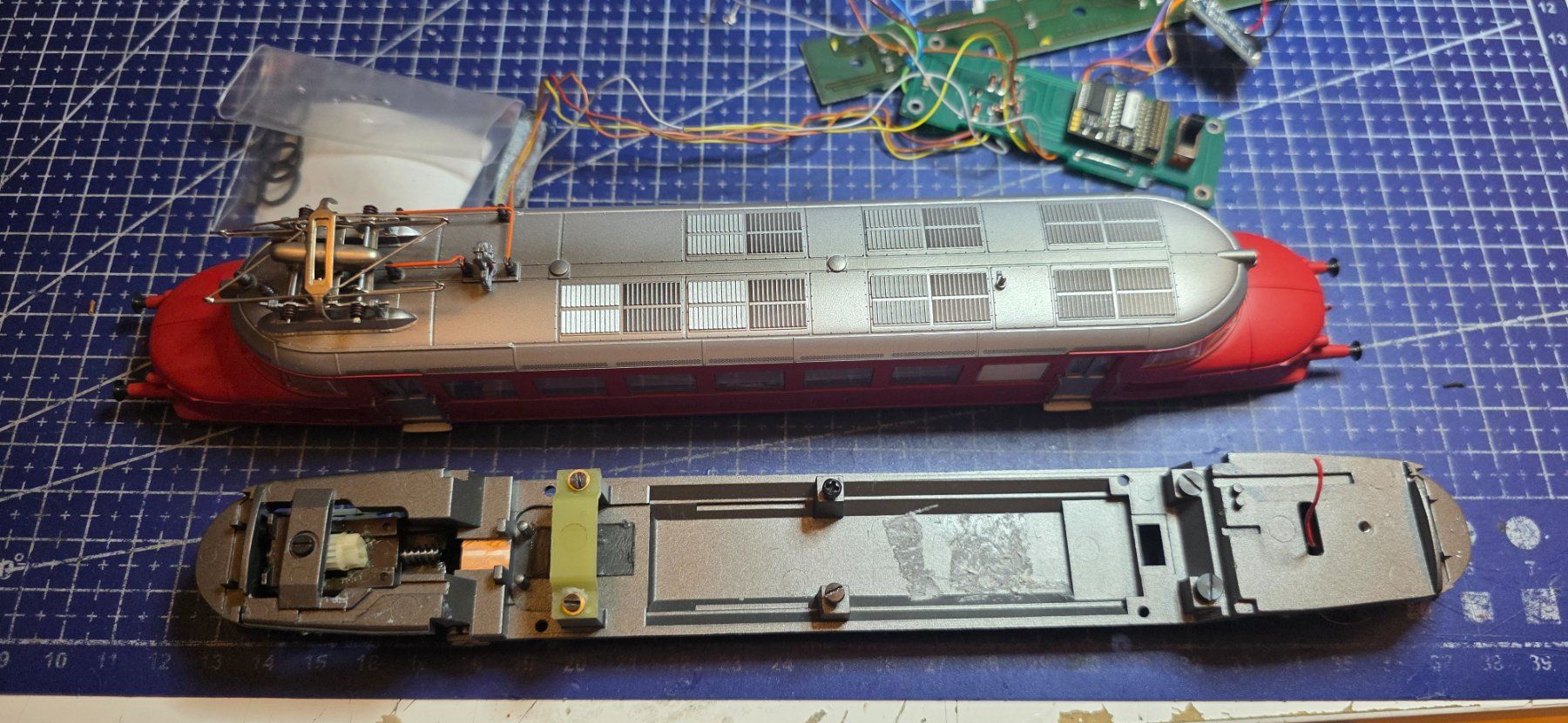 Märklin Modellini di ferrovie: Märklin Roter pfeil ersazteile HO/AC – Usato da Hochfelden venduto da Danizh0 1
