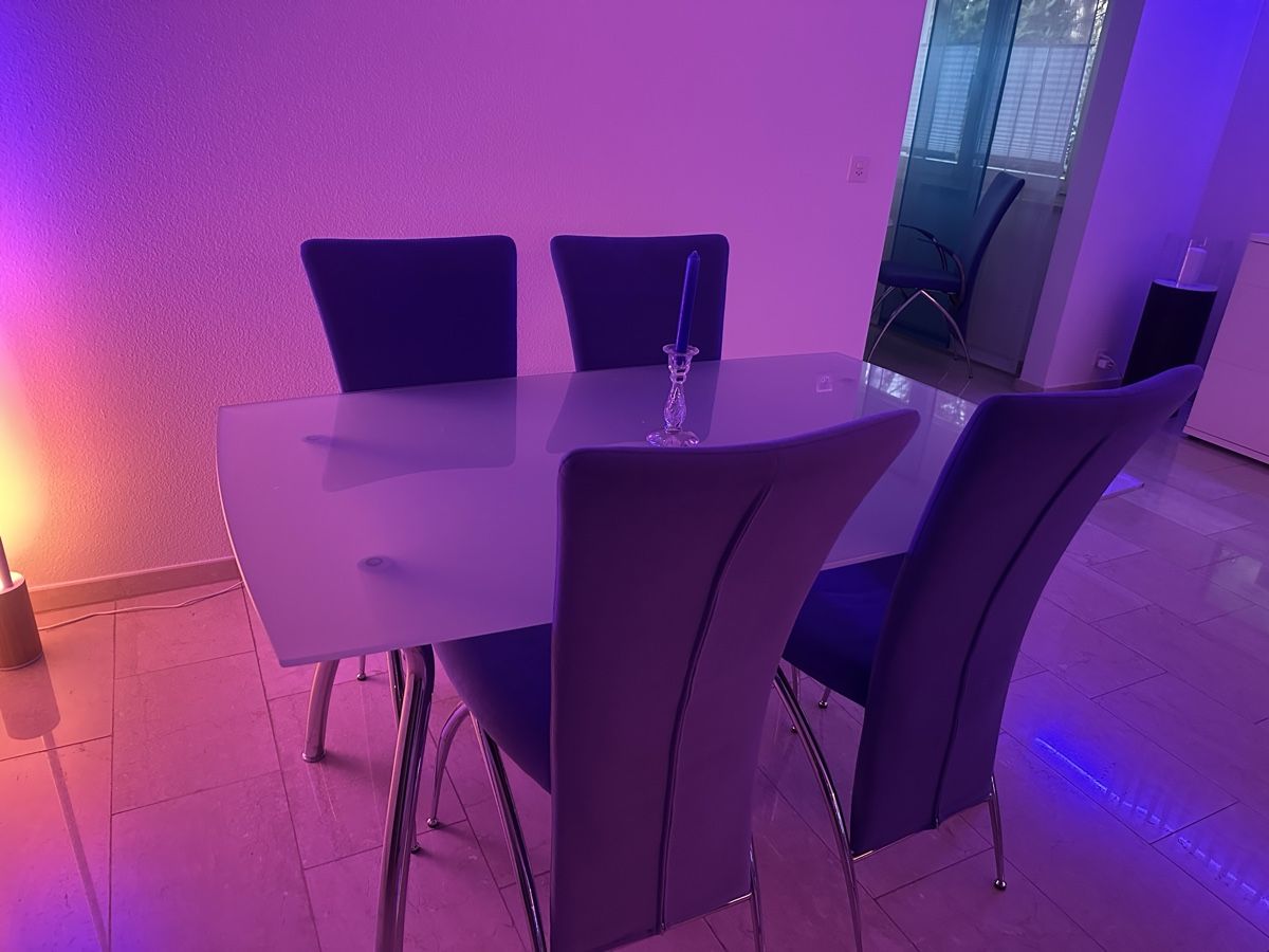 Set di tavolo e panche: Moderne Essgruppe mit Glastisch und 6 Stühlen – Usato da Reinach BL venduto da chi_r87p 1