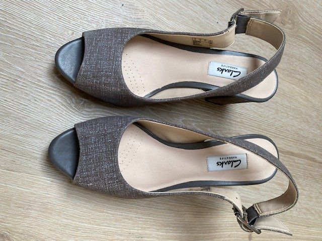 Clarks Scarpe da donna: Sandales Clarks neuves – Nuovo (secondo la descrizione) da Crans VD venduto da vra_262m