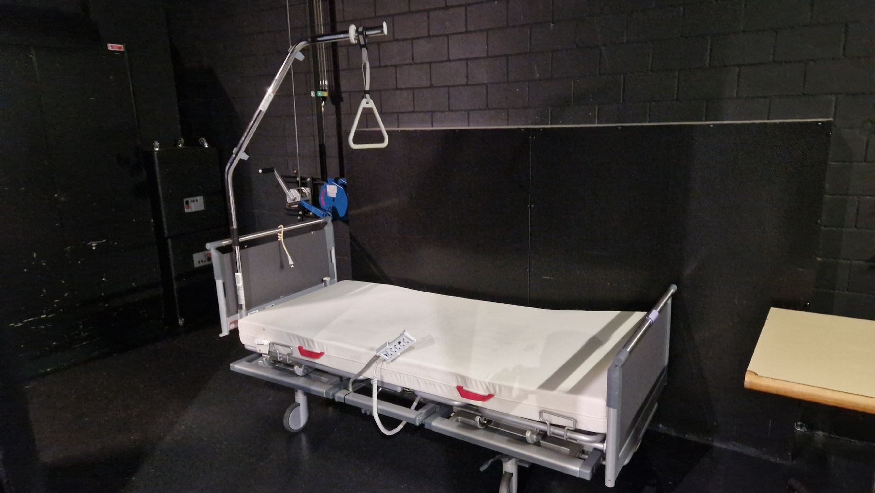 Betten: Spitalbett – Defekt aus Luzern von Cto_criminal