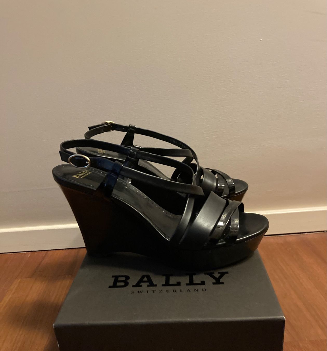 Bally Scarpe da donna: Bally schwarz Plateauschuhe – Usato da Kuesnacht ZH venduto da Lacatitus 3
