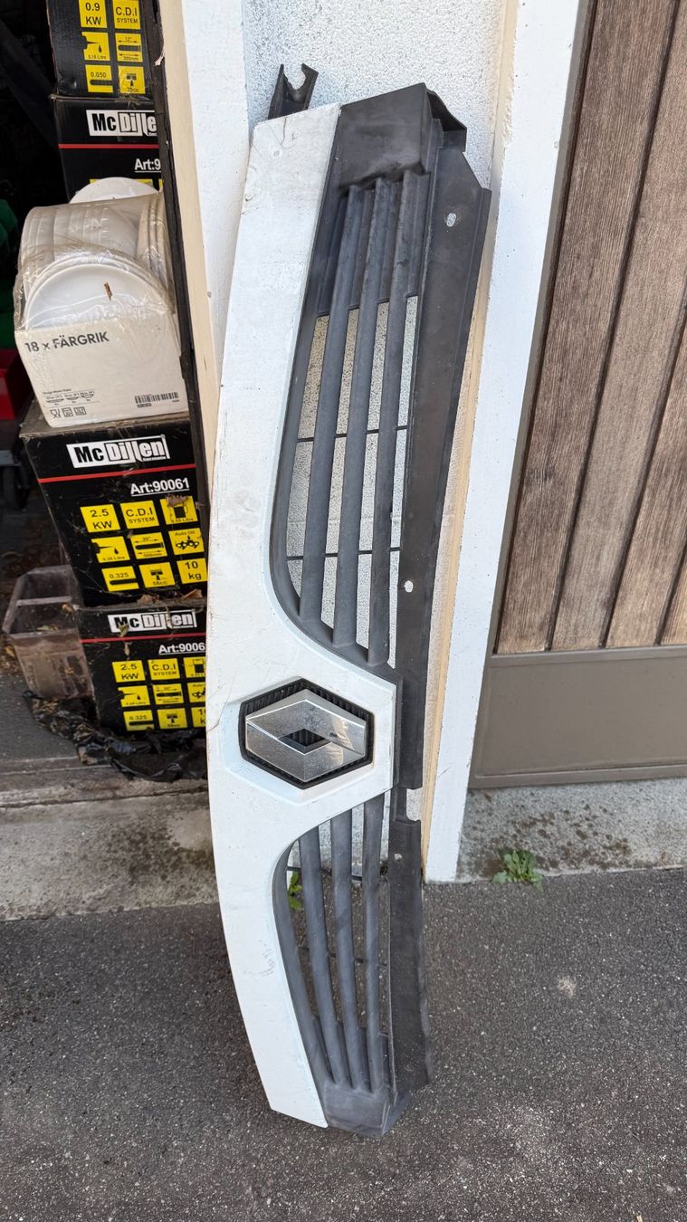 Renault Tutti pezzi di ricambio auto: Kühlergrill Renault Master II -2003-2010 – Usato da Dübendorf venduto da rog_8pqk