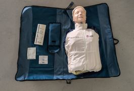 NEUE Laerdal Resusci Anne CPR/HLW-Puppe m. digitaler Anzeige
