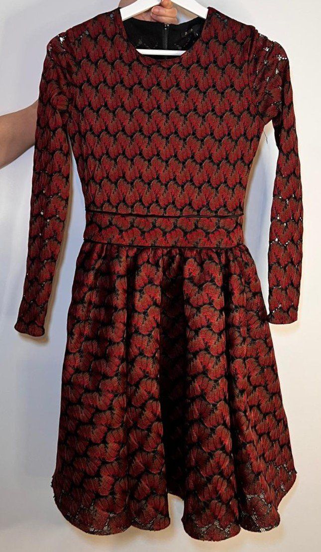 Maje Robes: Maje - Spitzenkleid rot/schwarz, langarm, Gr. 36 – D'occasion à Zürich par Poccna